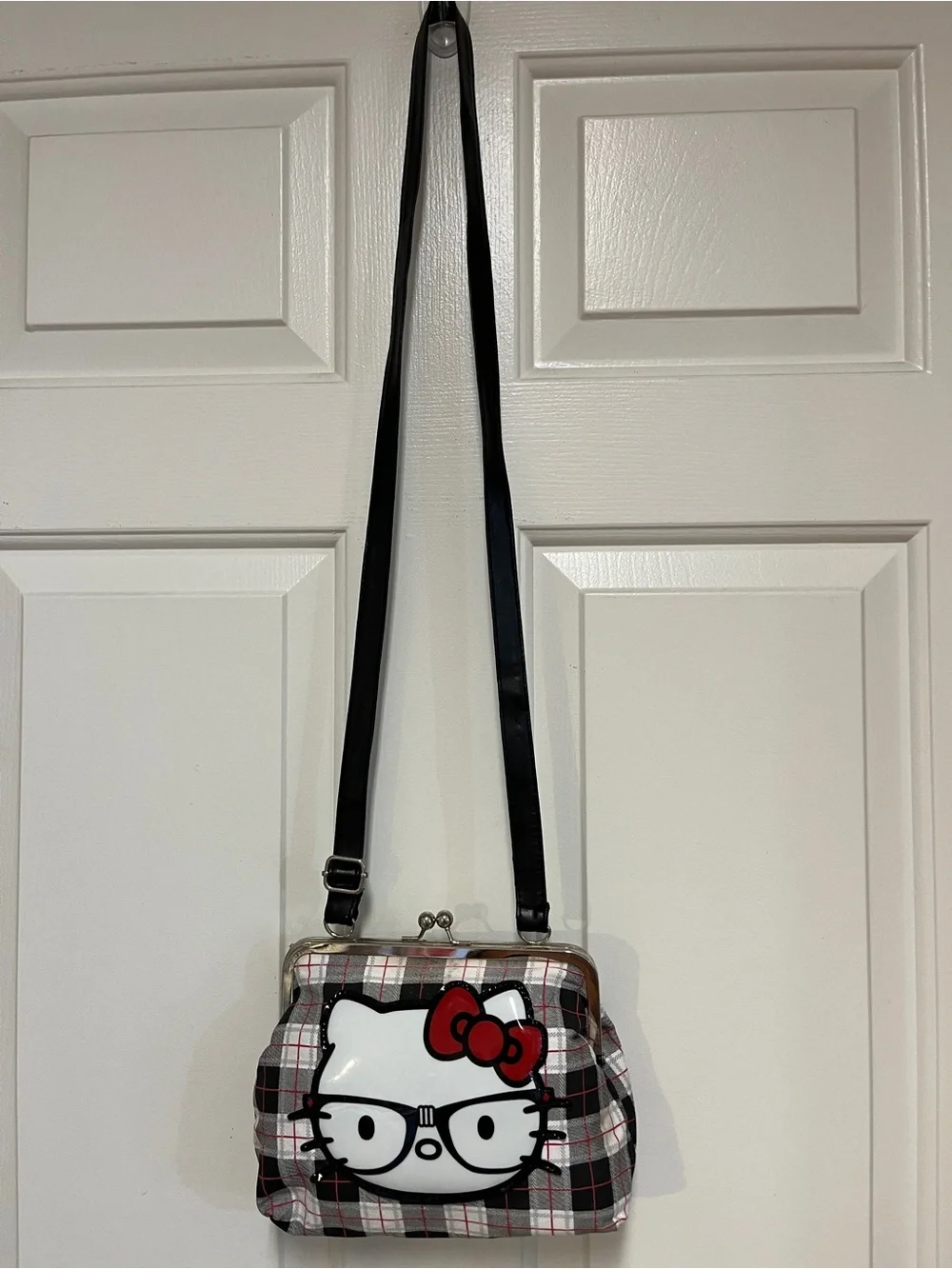 Hello Kitty Cross Body Bag by Loungefly and Toe Sox by Sanrio-Good to Fair cond - Picture 4 of 16